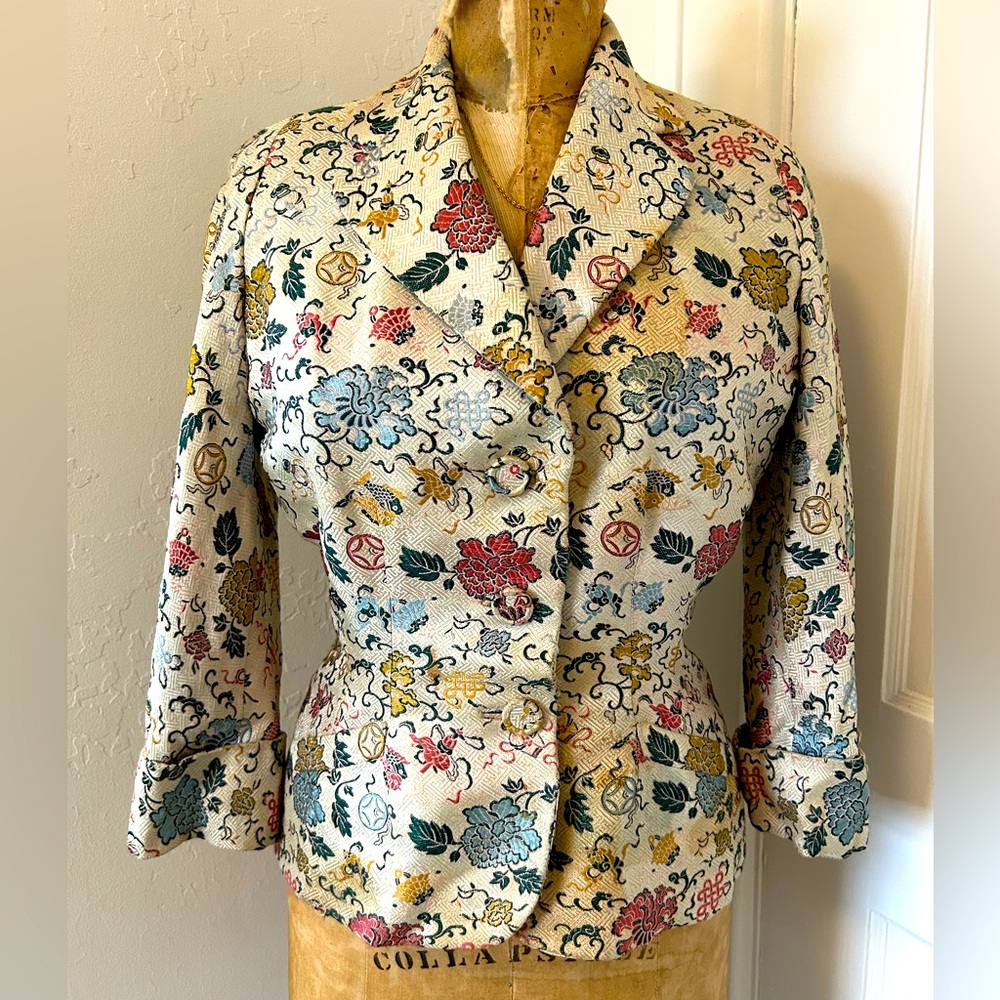 Gorgeous 40’s/ 50’s Chinese 
brocade jacket,covered buttons & bound buttonholes